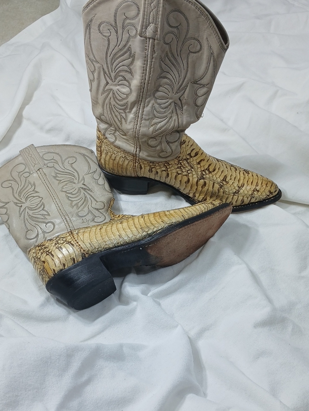 Dan Post Women’s taupe leather and Yellow crocodile Western Boots 7.5
